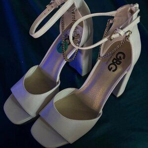 GBG Los Angelos Heels White Size 7 1/2